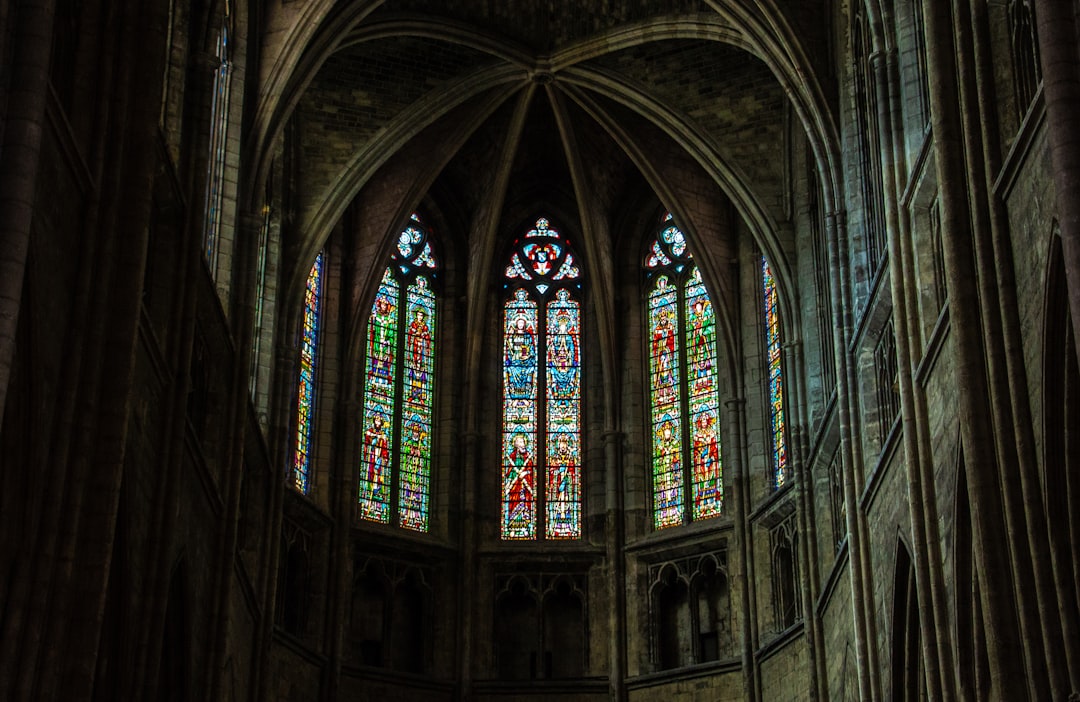Entdecken Sie die Cathédrale Saint-André in Bordeaux: ein neoklassizistisches Juwel - Saint-Germain-et-Mons | Secret World Trip Planner