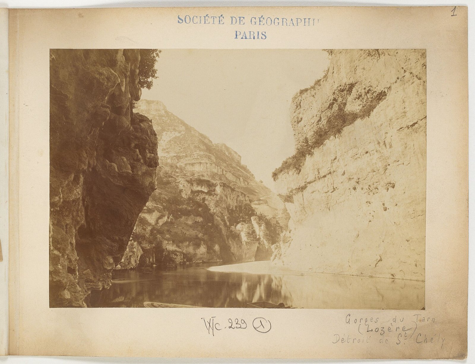 Discover the Gorges de l'Aveyron in Saint-Antonin-Noble-Val - Saint-Antonin-Noble-Val | Secret World Trip Planner