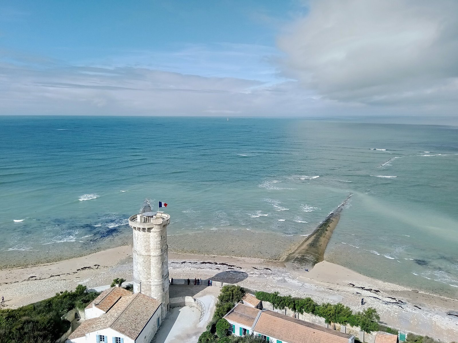 Entdecken Sie den Phare des Baleines in Saint-Clément-des-Baleines - Noth | Secret World Trip Planner