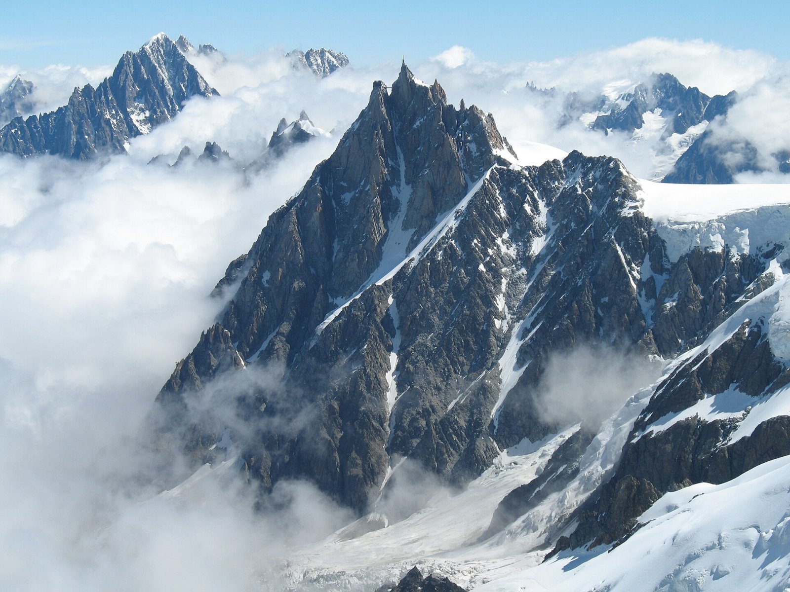 Aiguille du Midi: Un Paradiso Naturale a Chamonix - Chamonix-Mont-Blanc | Secret World Trip Planner