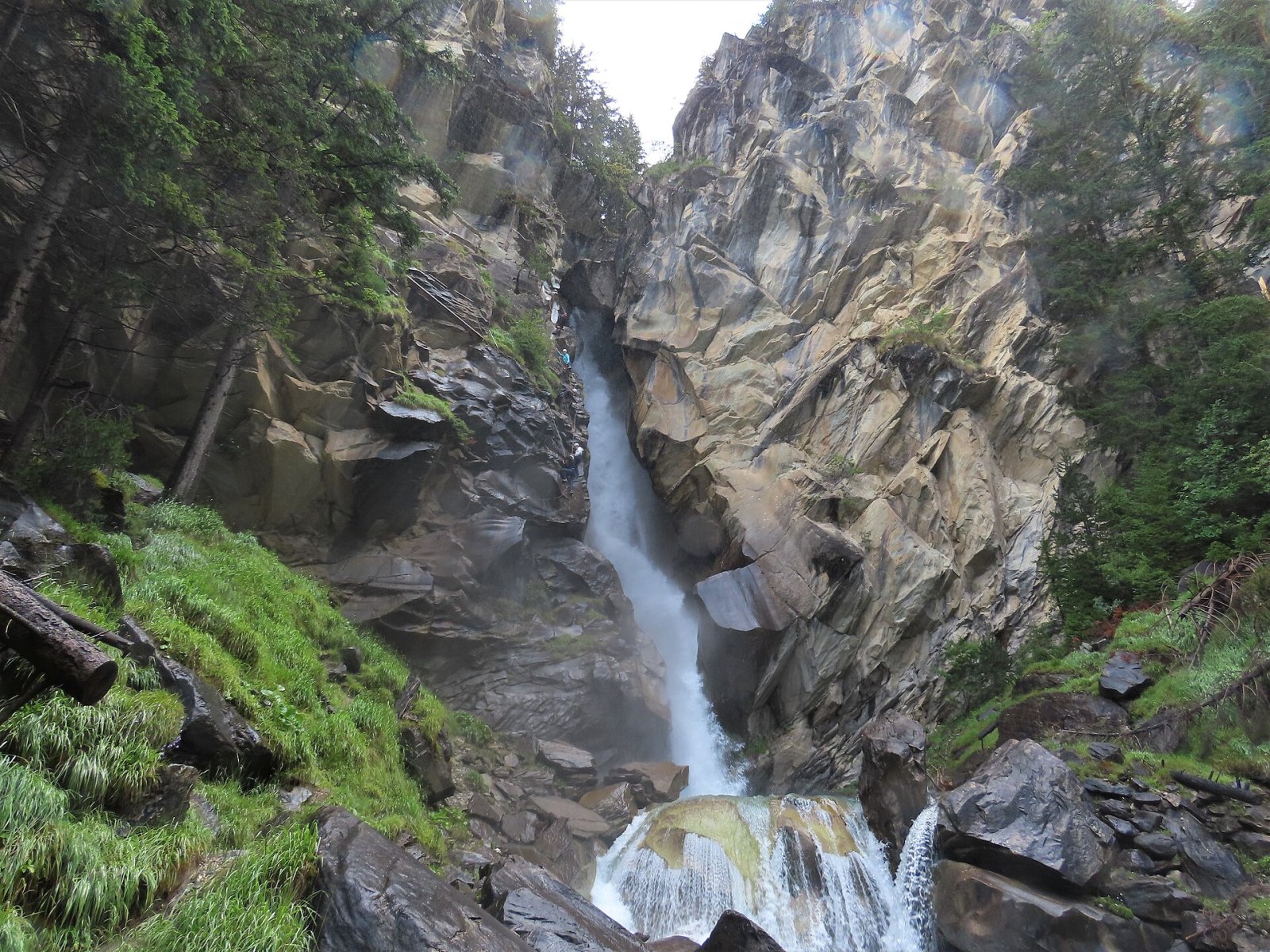 Entdecken Sie die Cascade de la Fraîche in Samoëns: ein Paradieswinkel - Samoëns | Secret World Trip Planner