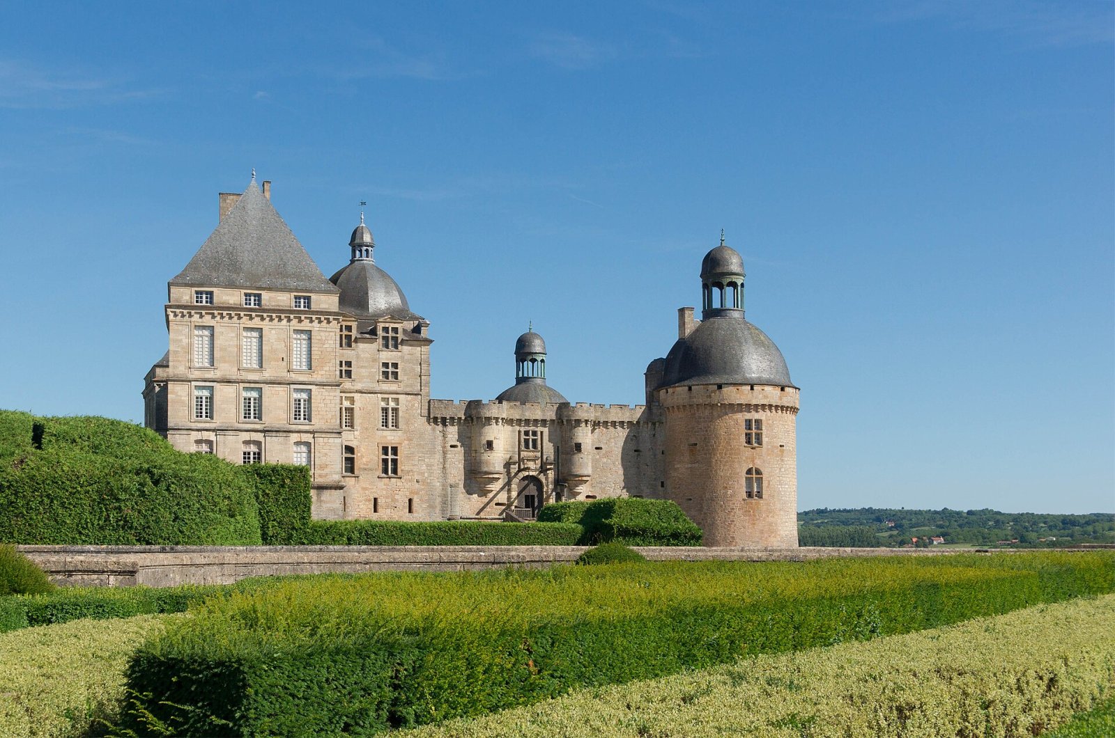 Entdecken Sie das Château de Hautefort: ein Schatz der Nouvelle-Aquitaine - Hautefort | Secret World Trip Planner