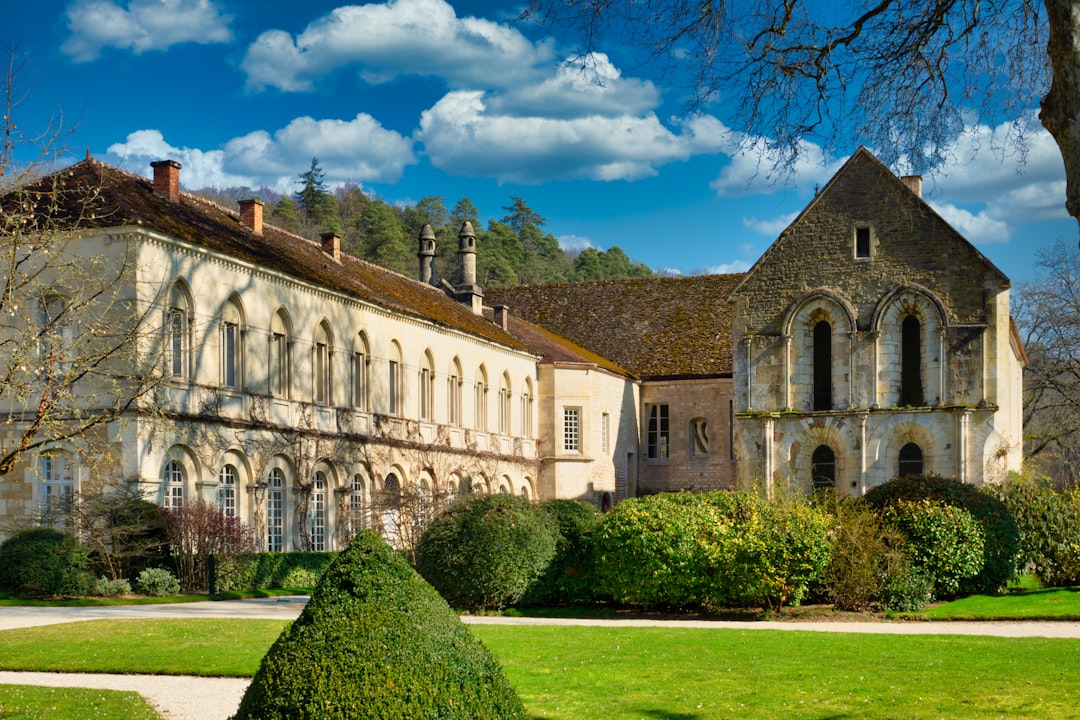 Entdecken Sie die Abbaye de Cadouin: ein Juwel der Nouvelle-Aquitaine — Le Buisson-de-Cadouin