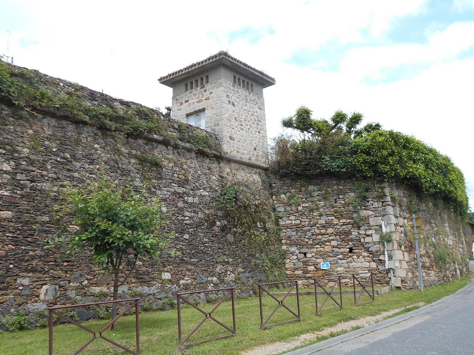 Entdecken Sie die Abbaye de Solignac: ein Schatz der Nouvelle-Aquitaine — Le Vigen