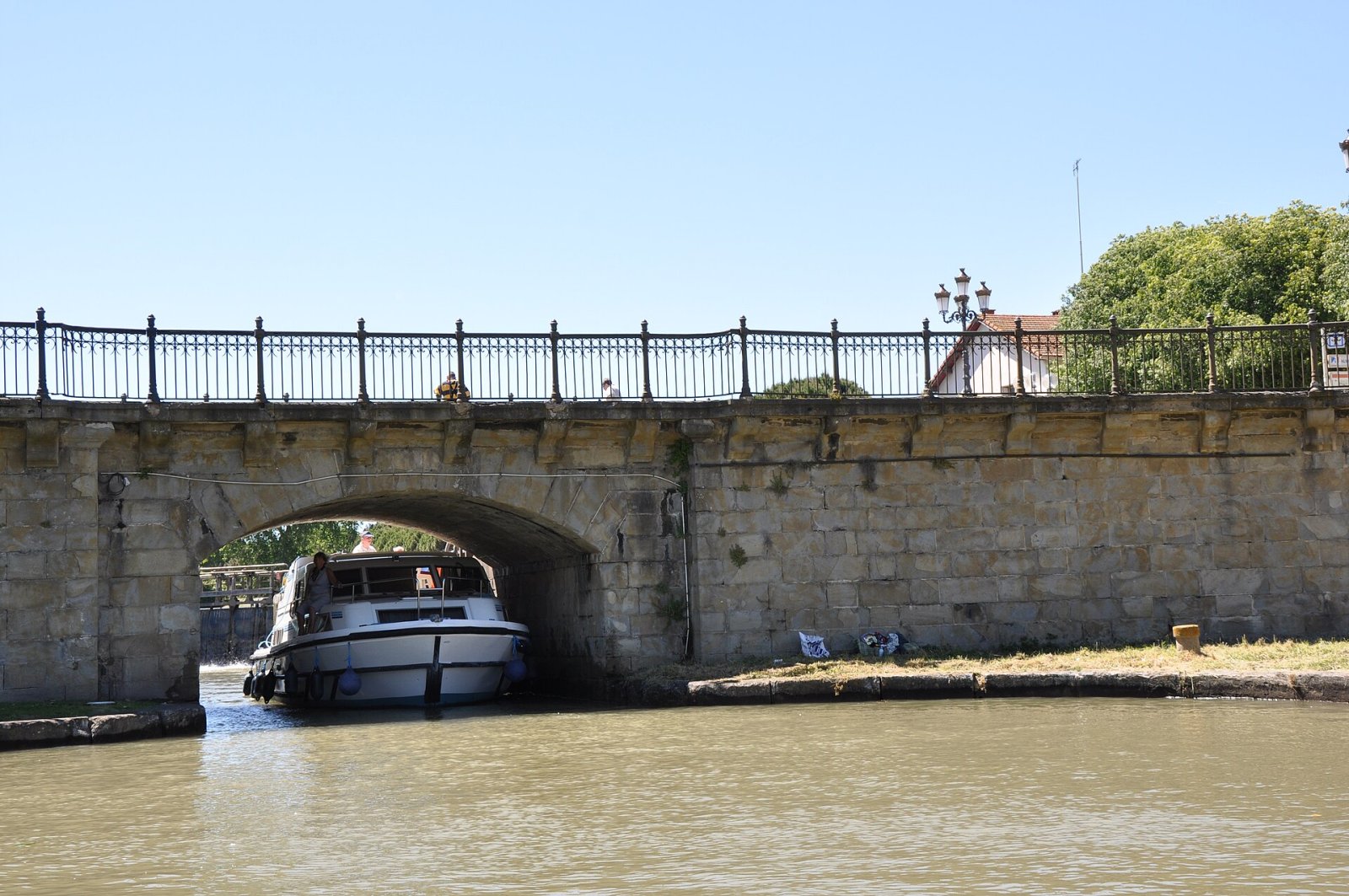 Entdecken Sie den Canal du Midi: Geschichte und Charme von Carcassonne - Carcassonne | Secret World Trip Planner