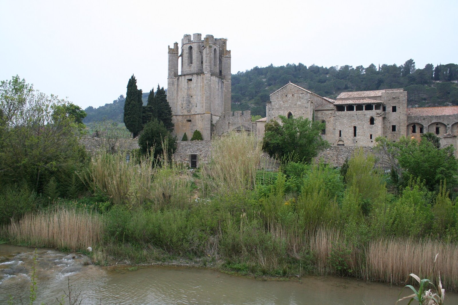 Scopri l'Abbaye de Lagrasse: un gioiello culturale in Occitanie - Lagrasse | Secret World Trip Planner