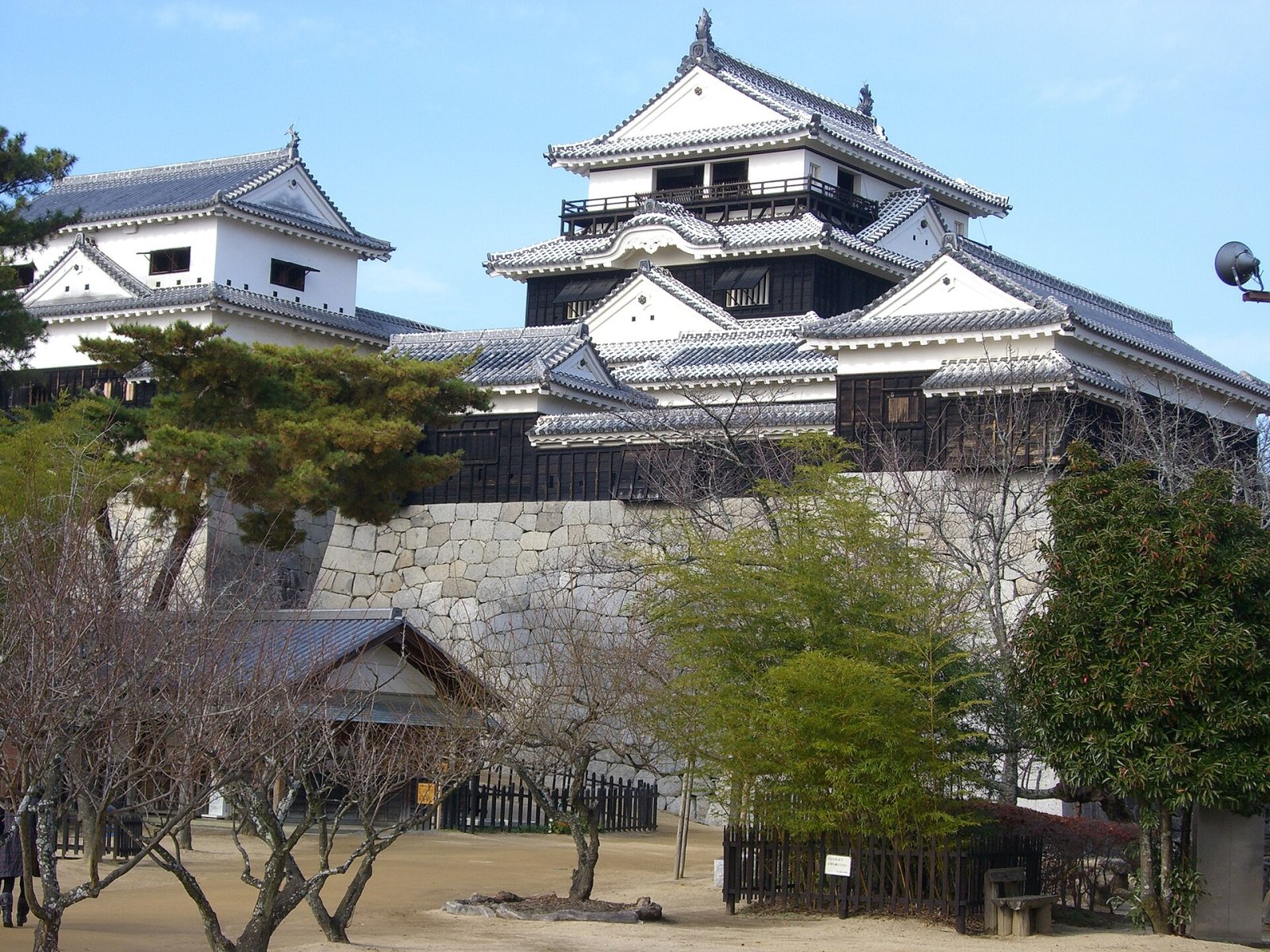 Entdecken Sie die Matsuyama-Burg: Geschichte und Schönheiten — Matsuyama