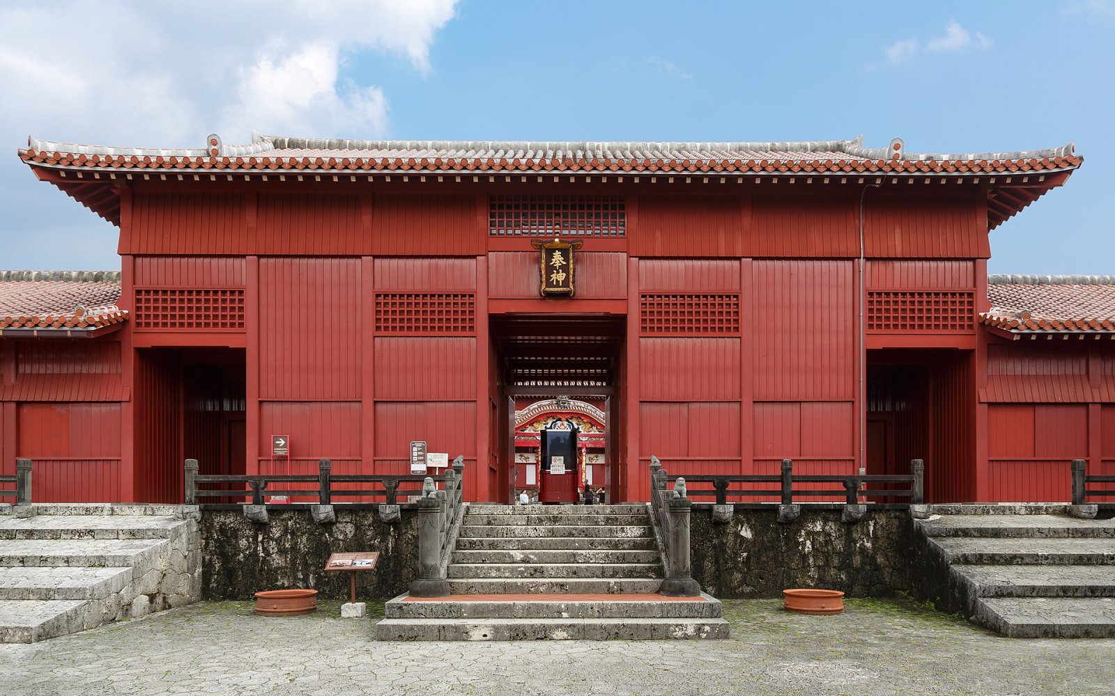 Shuri Castle: Eine Reise in die Geschichte von Okinawa - Naha | Secret World Trip Planner