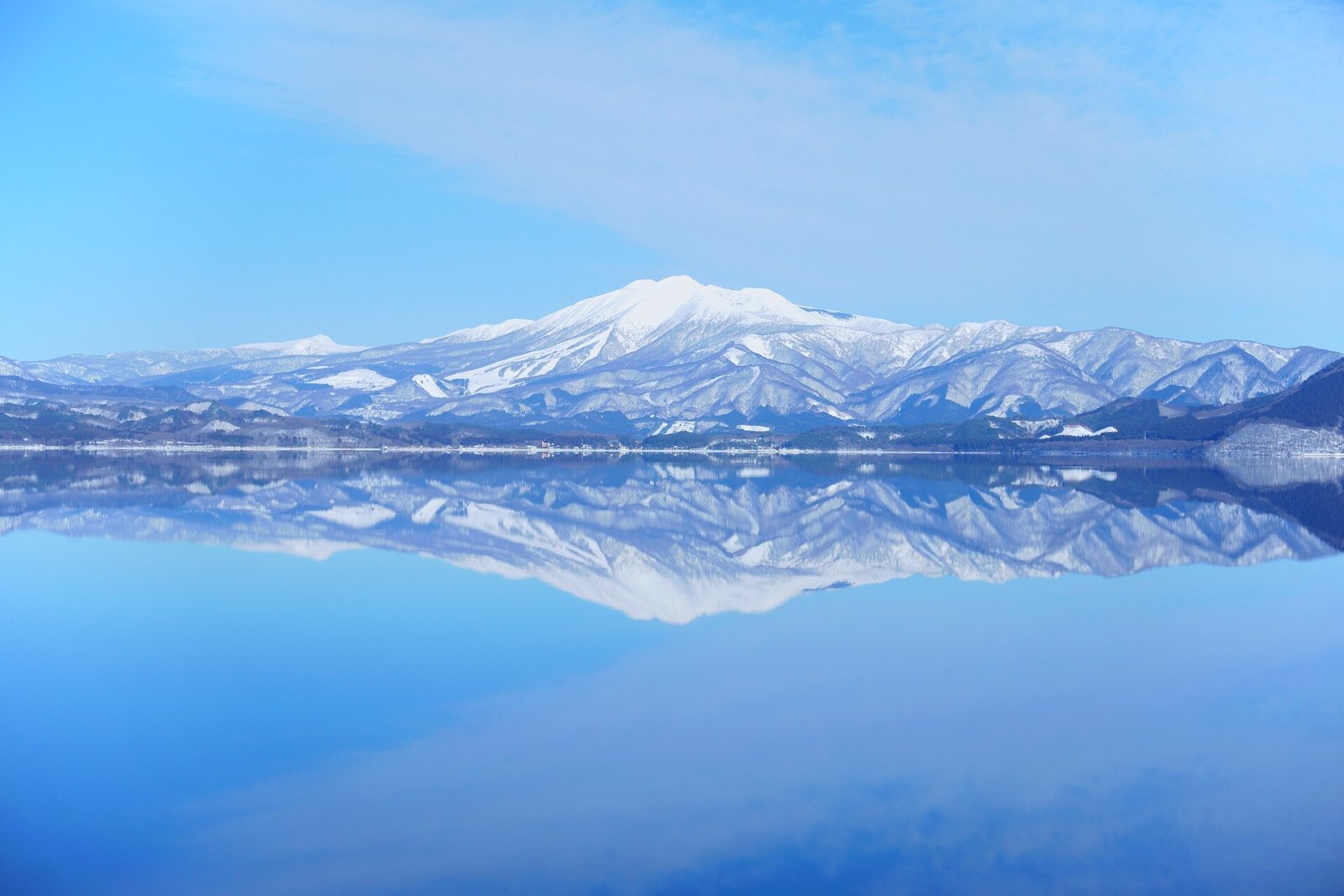 Esplorando il Lago Tazawa: un gioiello della natura in Giappone — Semboku