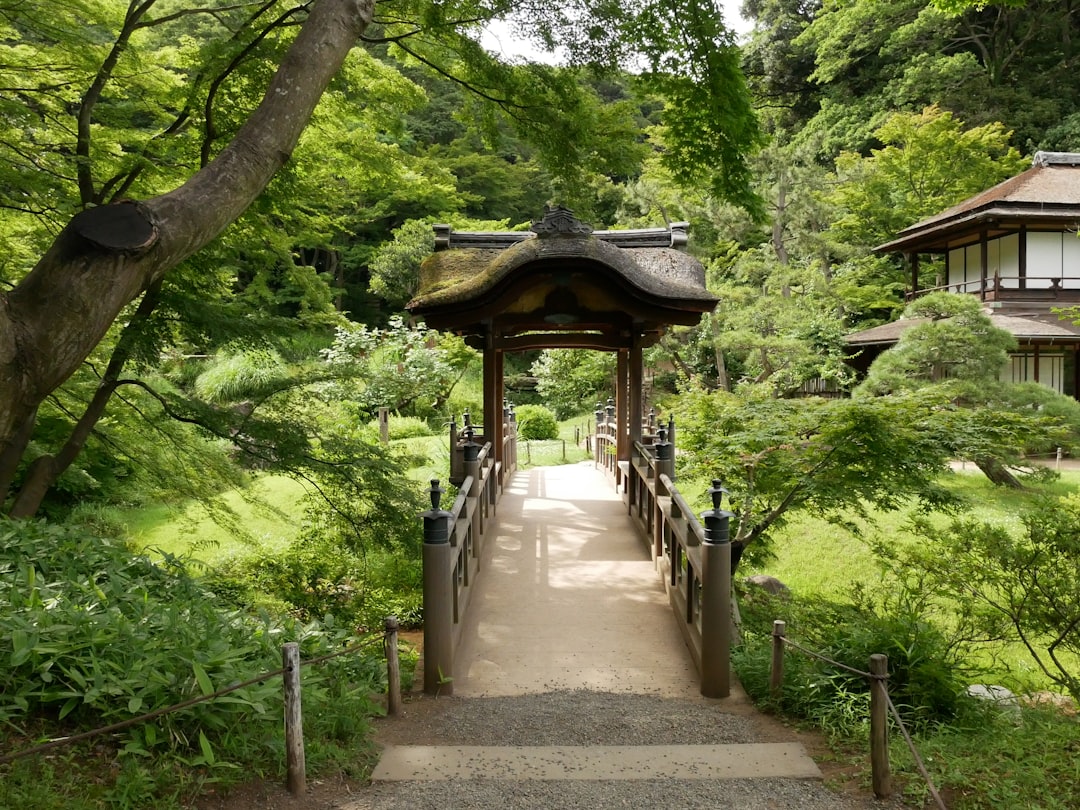 Entdecken Sie den Sankeien Garden: eine Oase der Natur in Yokohama — Yokohama