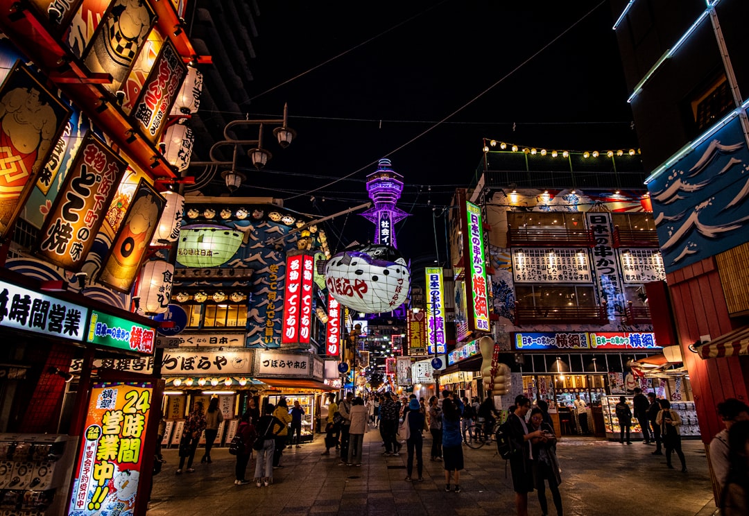 Osaka Shinsekai: un viaggio nel cuore di Kansai — Osaka