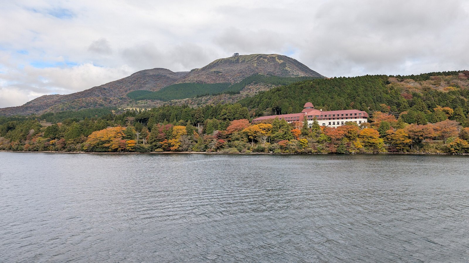 Discover Lake Ashi: A Natural Gem in the Heart of Japan - Hakone | Secret World Trip Planner