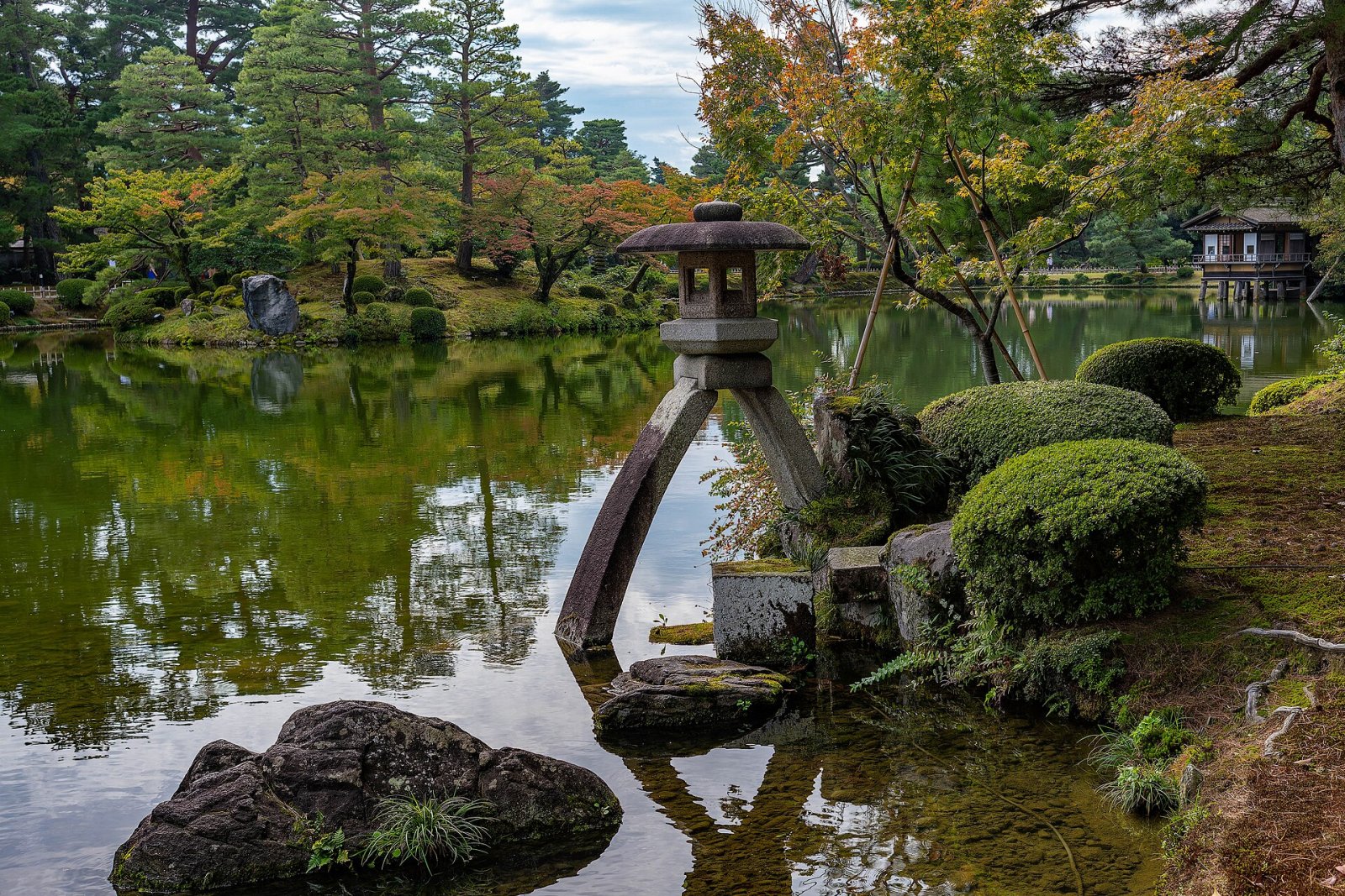 Scopri il Giardino Kenroku-en: Un Paradiso Naturale a Kanazawa — Kanazawa