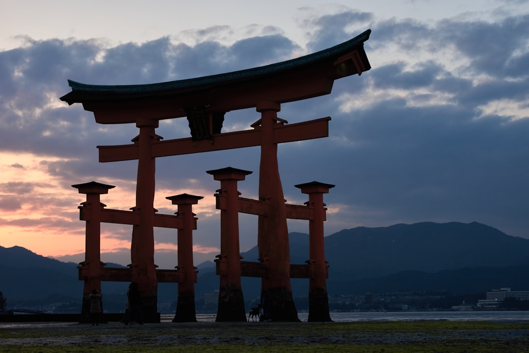 Entdecken Sie das Itsukushima-Schrein: ein kultureller Schatz in Japan - Hatsukaichi | Secret World Trip Planner