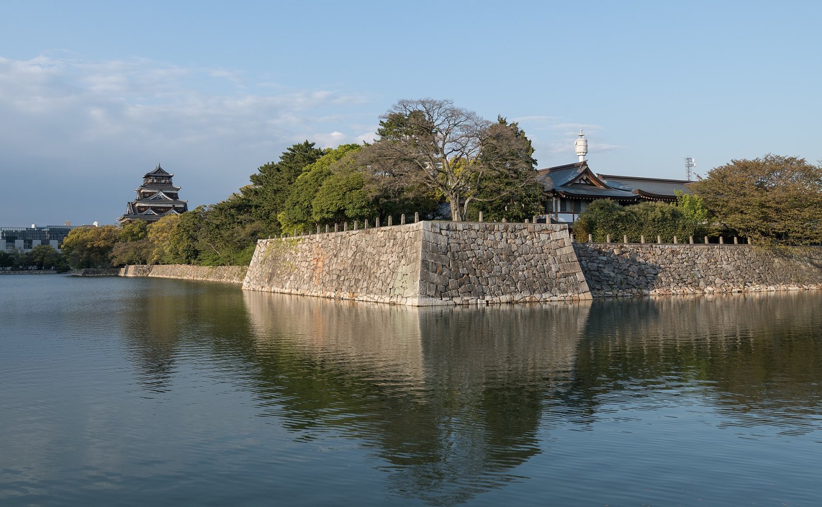Esplorando il Castello di Hiroshima: Storia e Cultura - Hiroshima | Secret World Trip Planner