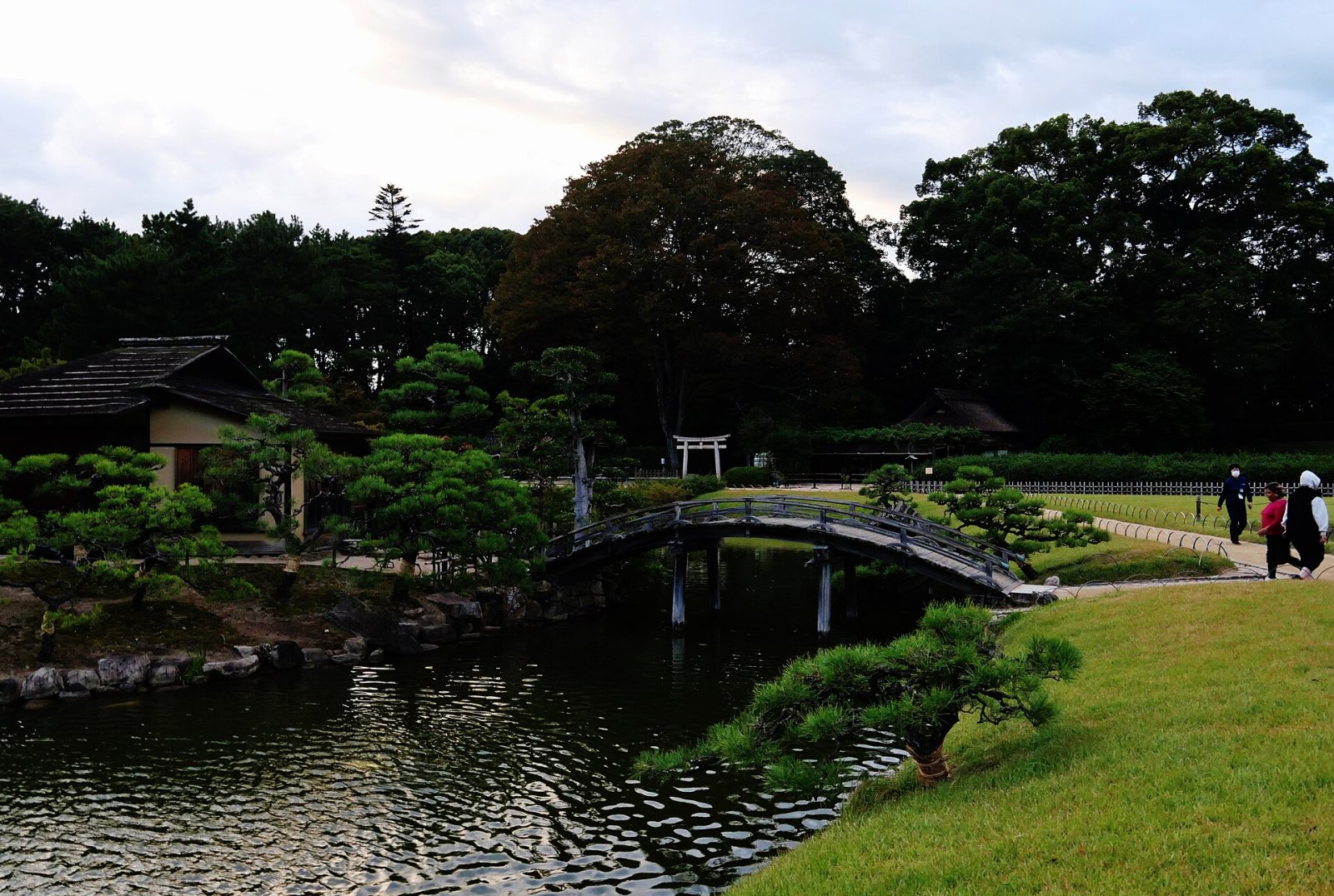 Entdecken Sie den Kōrakuen Garten in Okayama: Ein Naturparadies in Japan - Okayama | Secret World Trip Planner