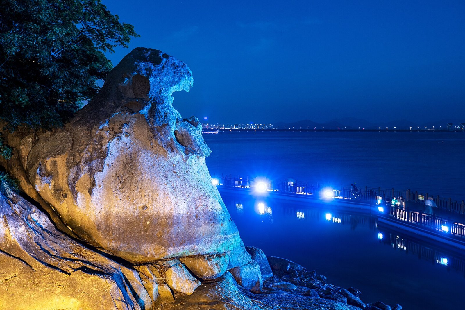 Entdecke Gatbawi Rock: Der Buddha aus Stein in Daegu — Gyeongsan