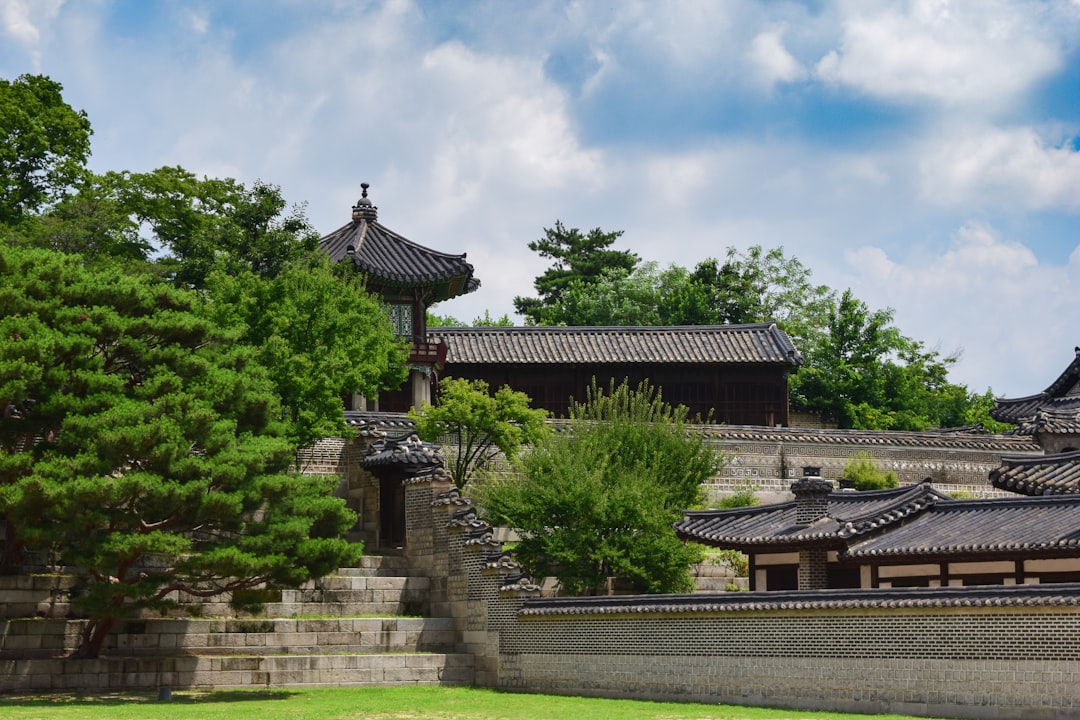 Visit to Changdeokgung Palace: History and Beauty of Seoul - Jongno District | Secret World Trip Planner