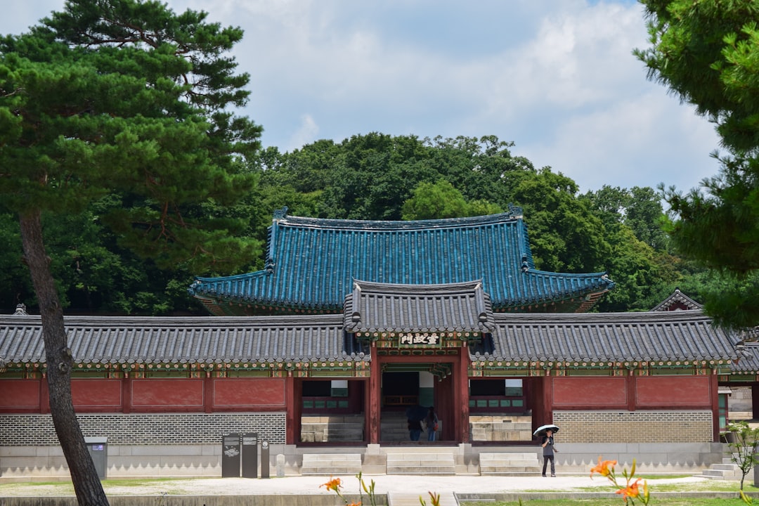 Visit to Changdeokgung Palace: History and Beauty of Seoul - Jongno District | Secret World Trip Planner