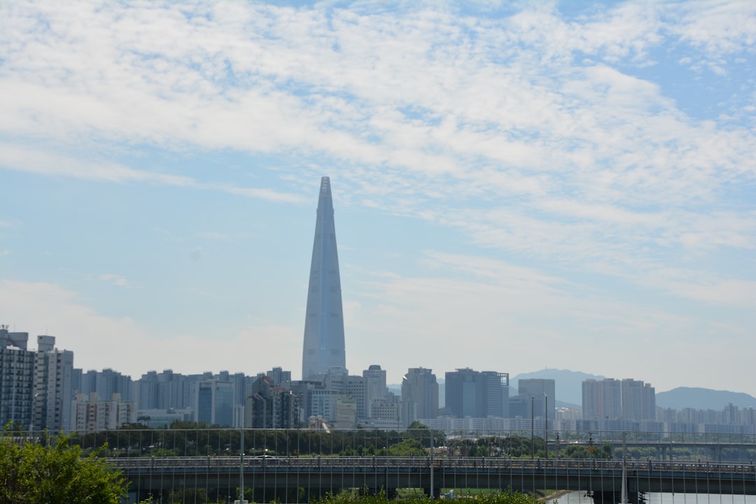 Entdecken Sie den Lotte World Tower: Das Symbol von Seoul — Songpa District