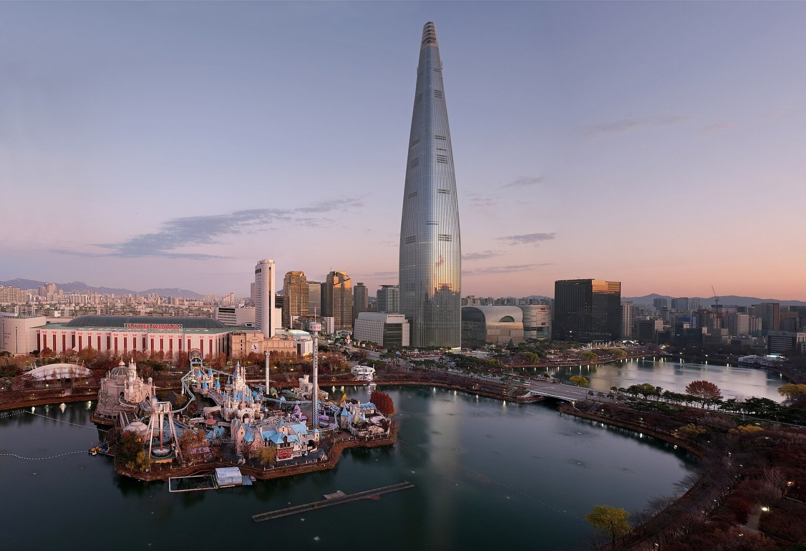 Entdecken Sie den Lotte World Tower: Das Symbol von Seoul - Songpa District | Secret World Trip Planner