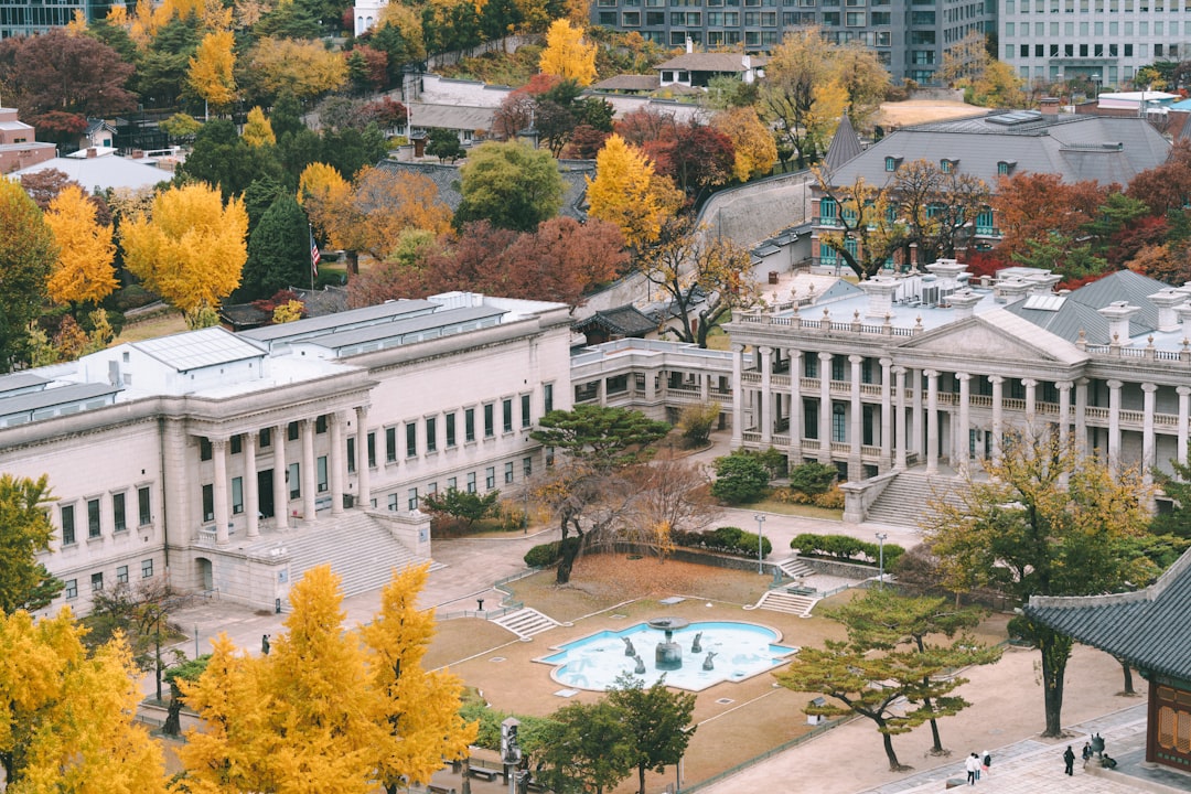 Entdecken Sie den Deoksugung-Palast: Geschichte und Schönheit in Seoul - Jung District | Secret World Trip Planner
