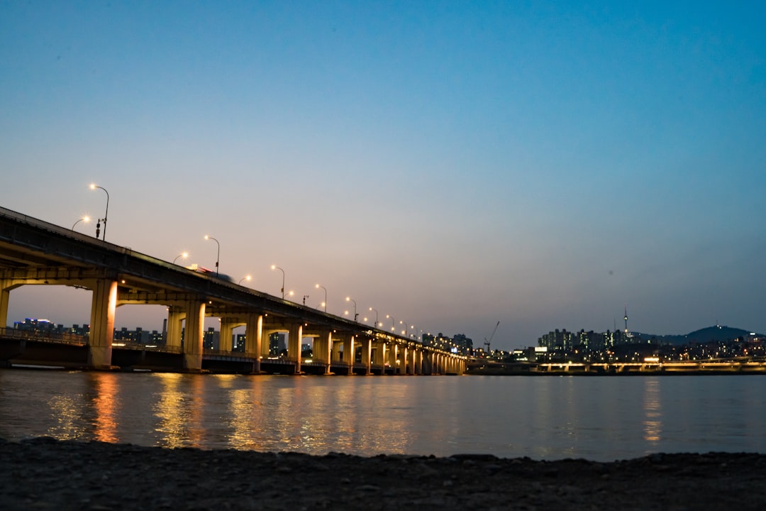 Entdecken Sie die Schönheit des Han River Parks in Seoul - Yeongdeungpo District | Secret World Trip Planner