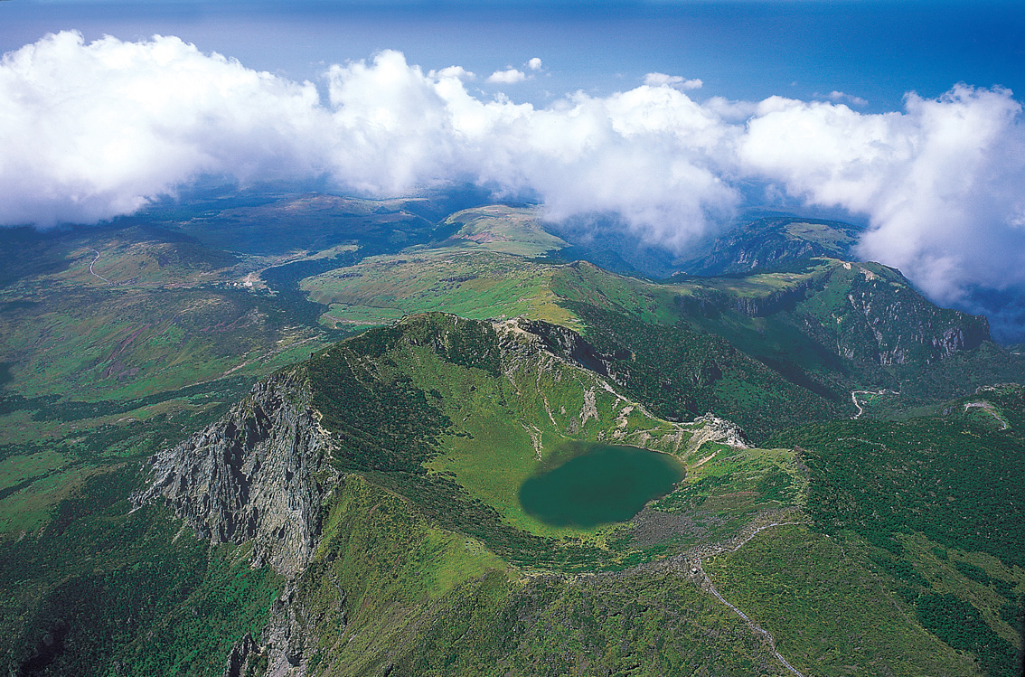 Discover Hallasan: The Iconic Mountain of Jeju — Hallasan