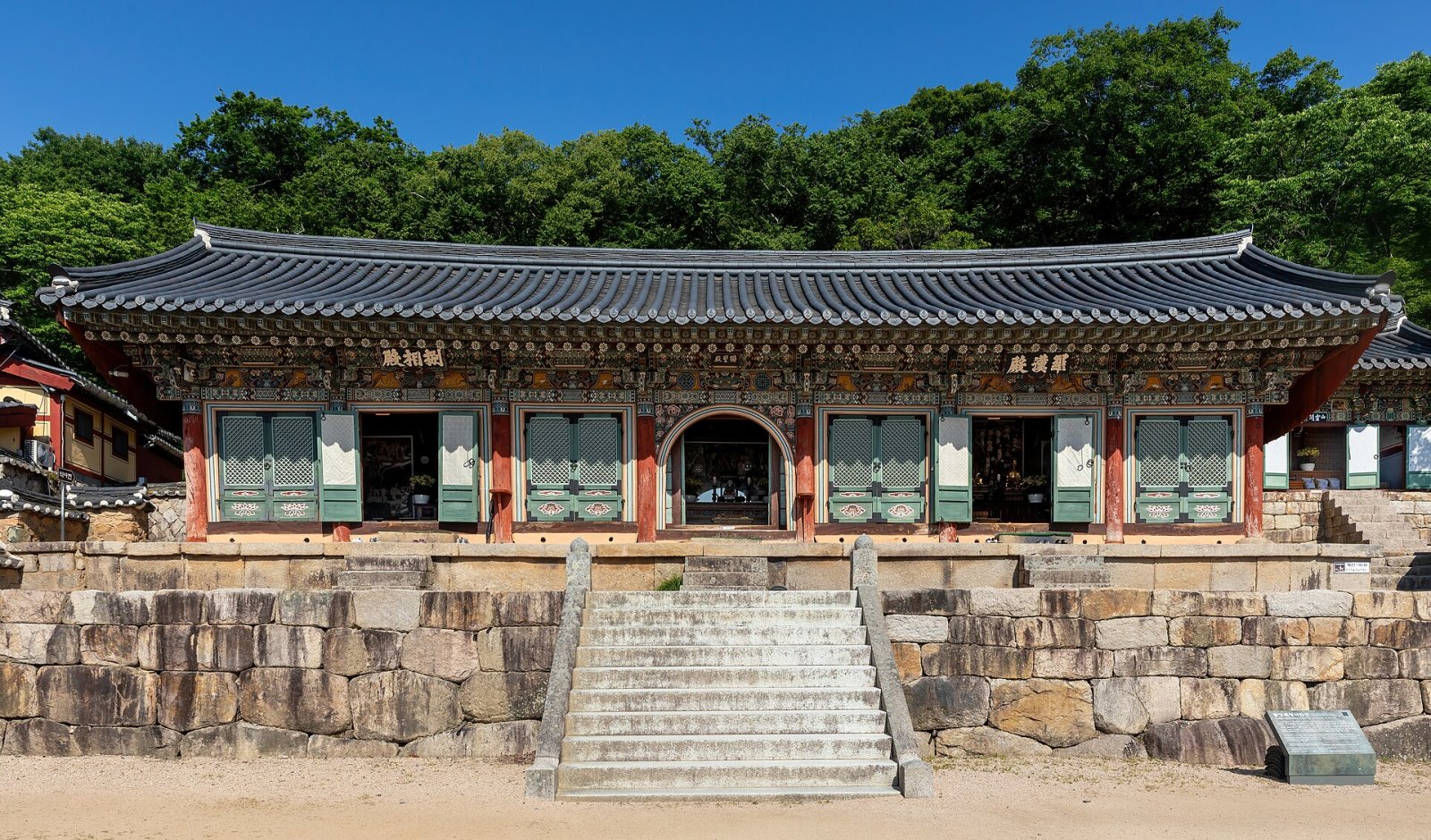 Esplorando il Beomeosa Temple a Busan: un viaggio nella cultura coreana - 73J5+Q8 Busan | Secret World Trip Planner