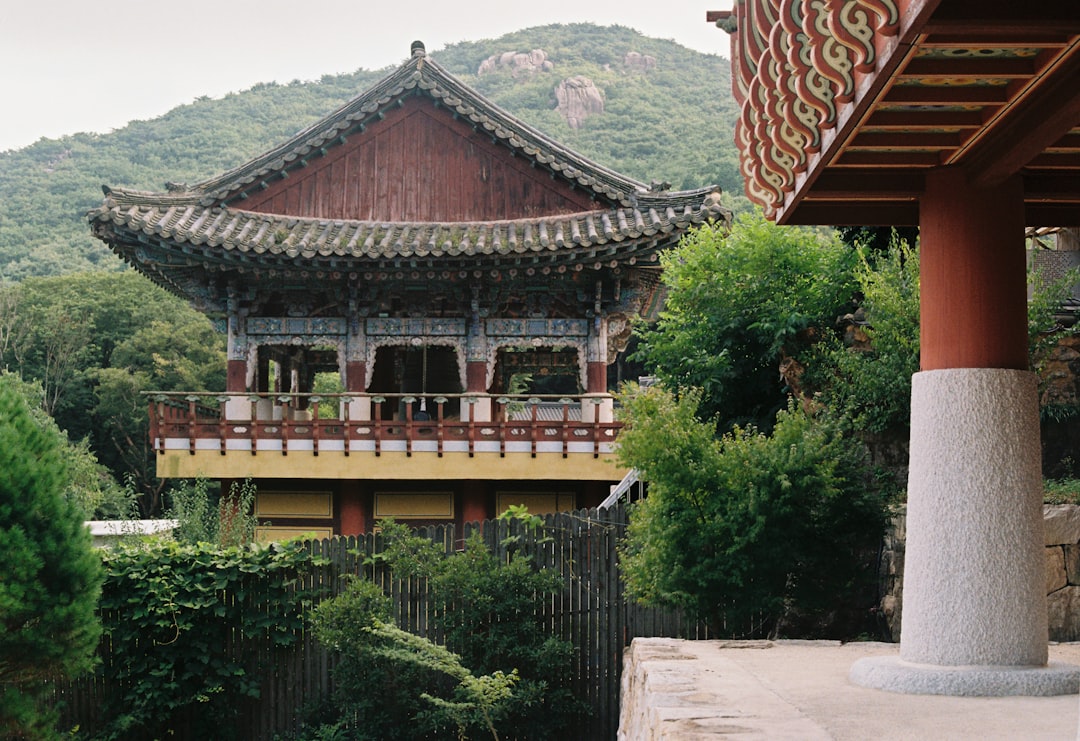 Erkundung des Beomeosa-Tempels in Busan: Eine Reise in die koreanische Kultur - 73J5+Q8 Busan | Secret World Trip Planner