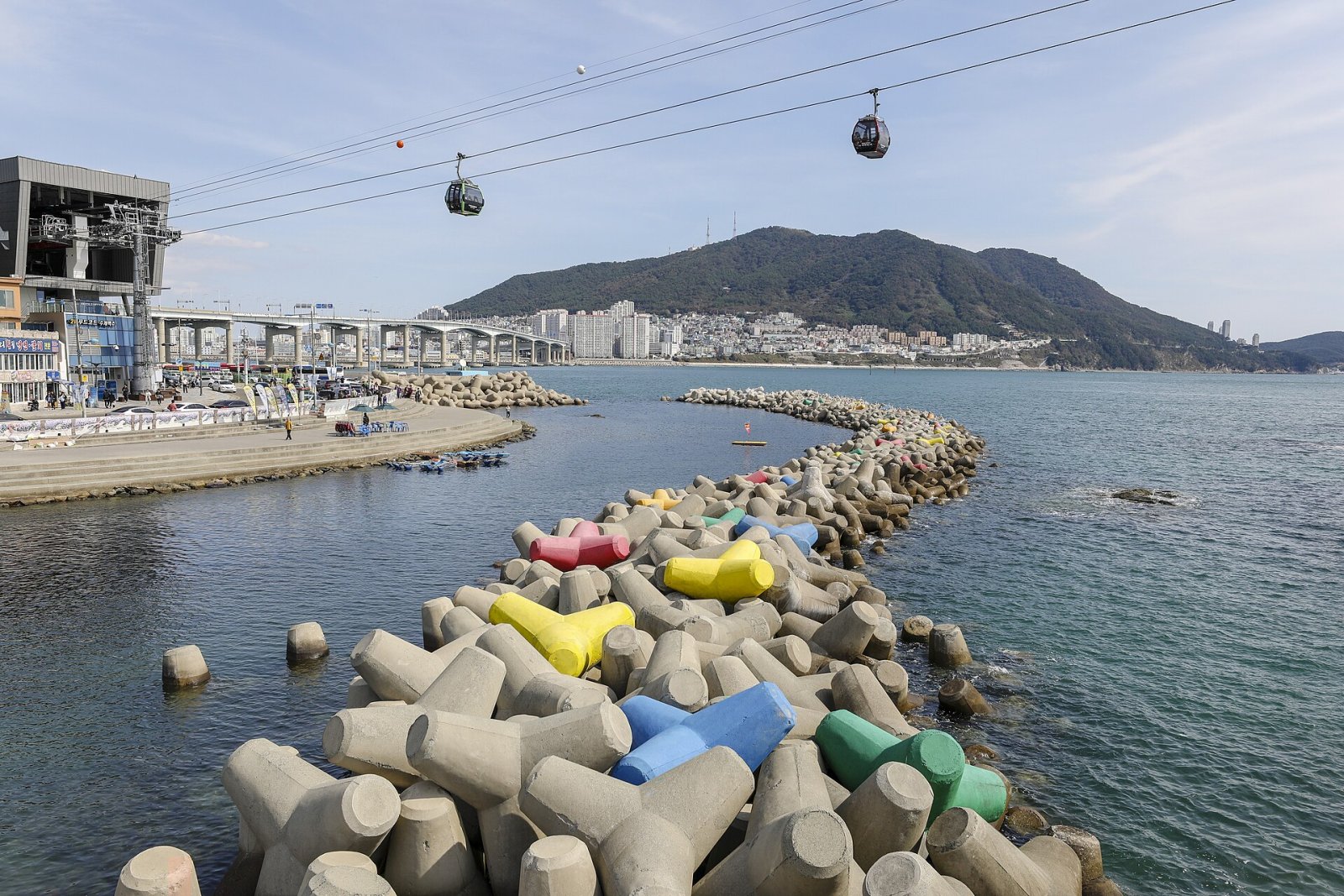 Entdecken Sie die Schönheit des Songdo Beach in Busan - Seo-gu | Secret World Trip Planner