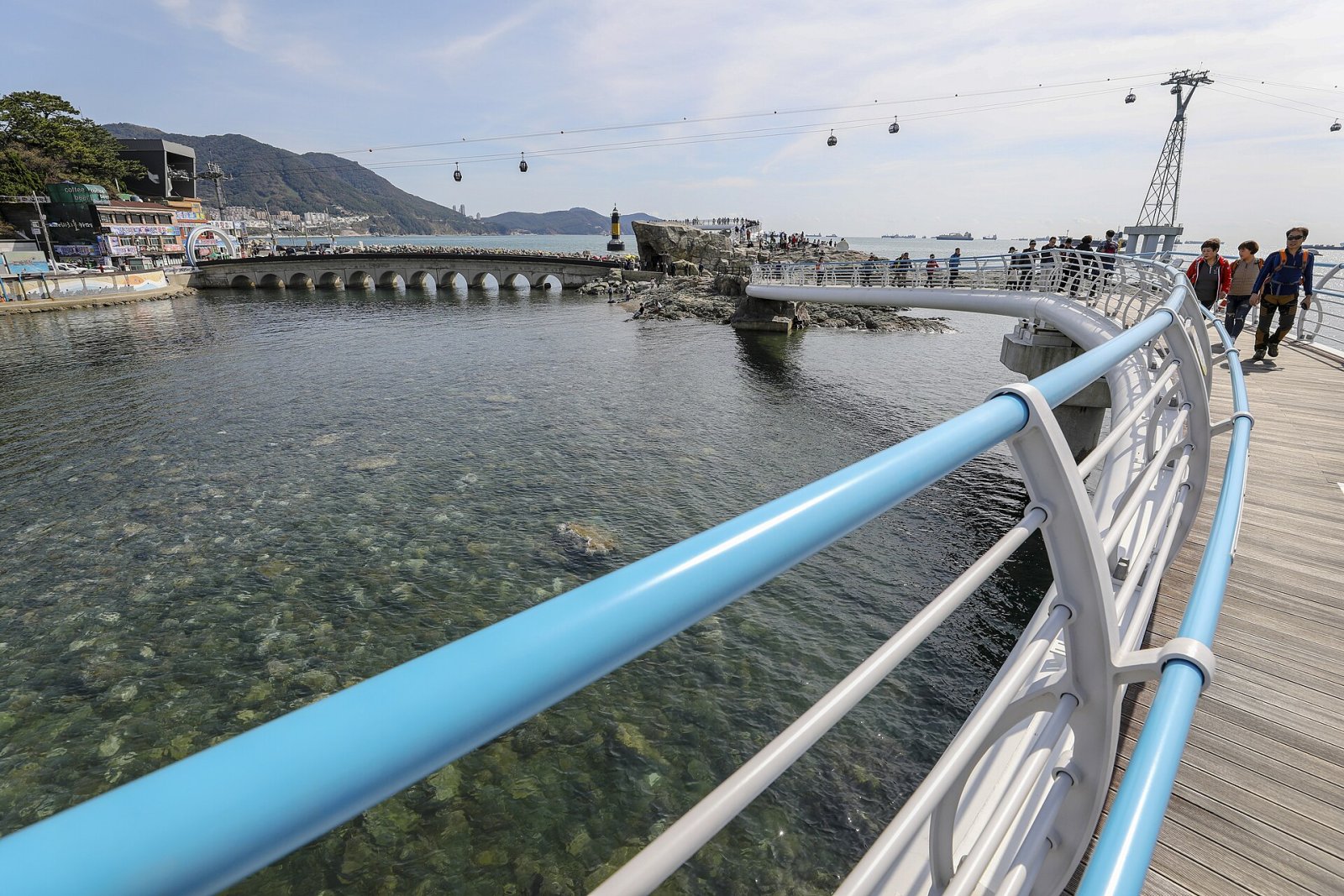 Entdecken Sie die Schönheit des Songdo Beach in Busan - Seo-gu | Secret World Trip Planner