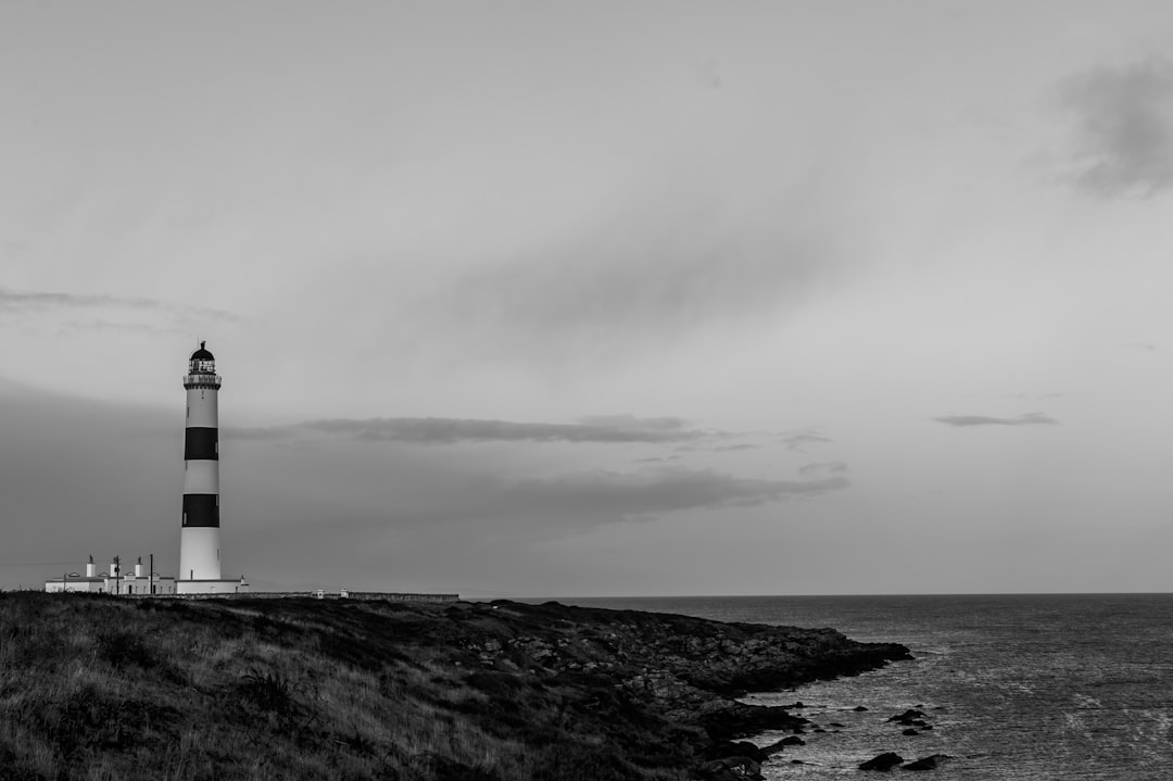 Entdecken Sie den Tarbat Ness Leuchtturm: ein Juwel Schottlands - V68F+29 Tain | Secret World Trip Planner
