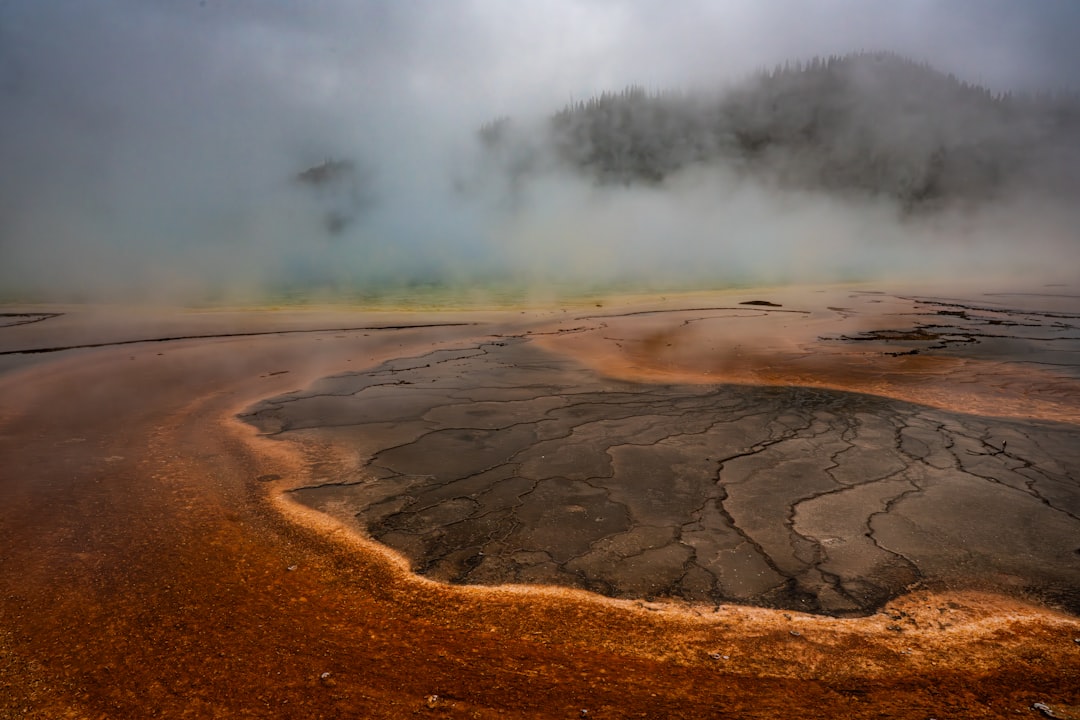Entdecken Sie die Magie der Grand Prismatic Spring in Yellowstone | Secret World Trip Planner