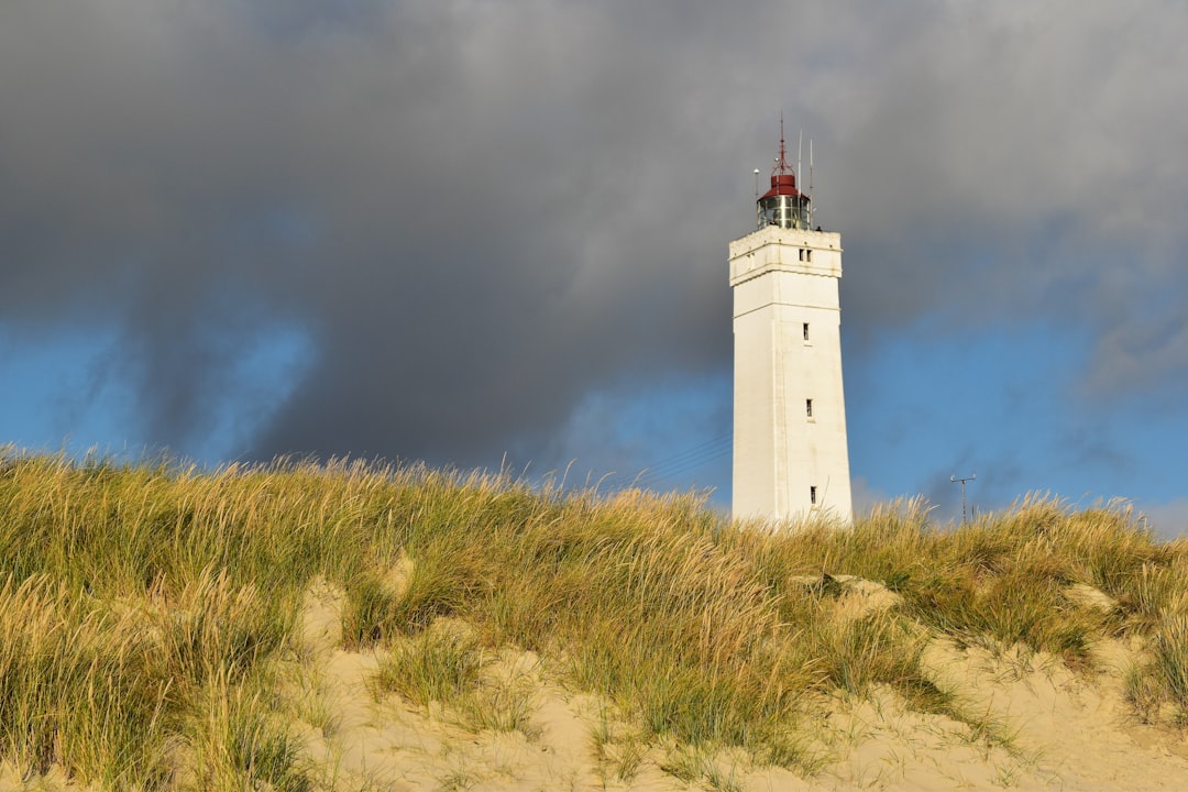 Scoprire Høje Sandbjerg: Un Angolo di Natura in Danimarca — RFRW+V9 Holte