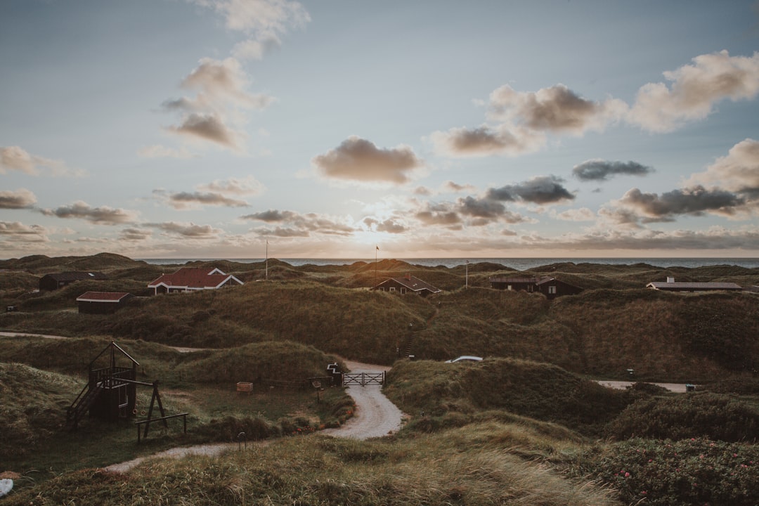 Høje Sandbjerg entdecken: Ein Naturparadies in Dänemark - RFRW+V9 Holte | Secret World Trip Planner