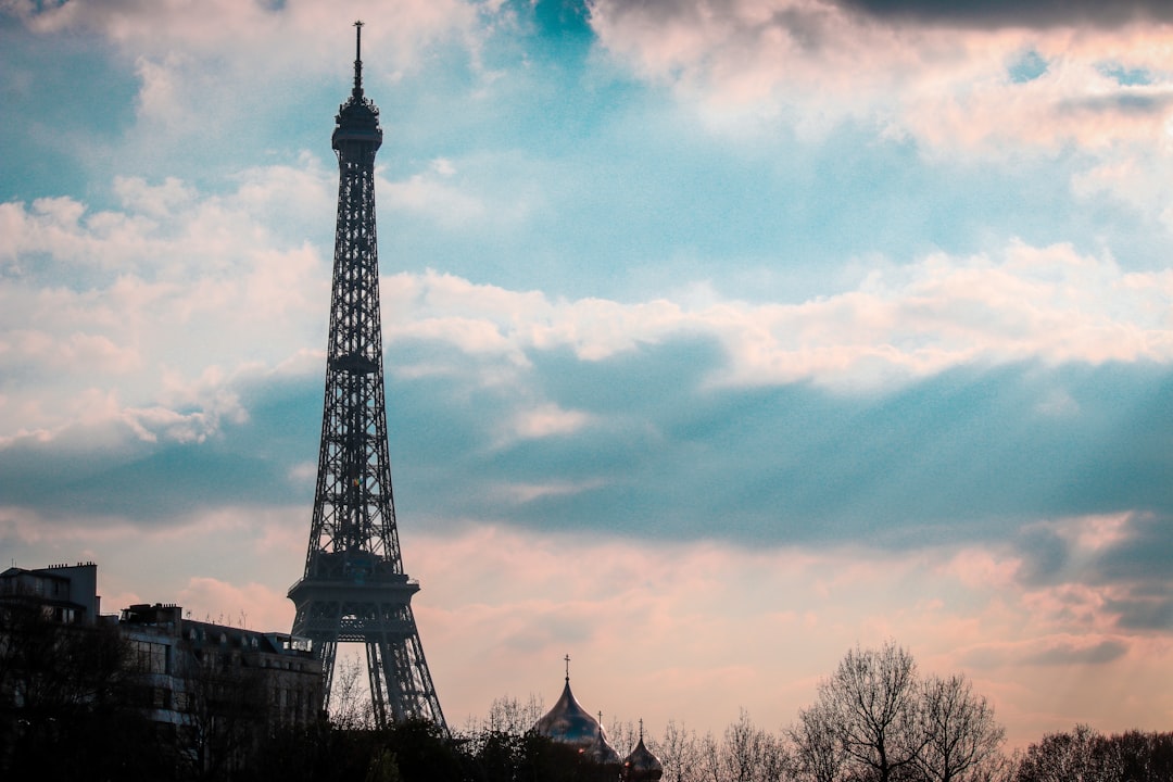 Die Magie des Eiffelturms: Symbol von Paris - Av. Gustave Eiffel | Secret World Trip Planner