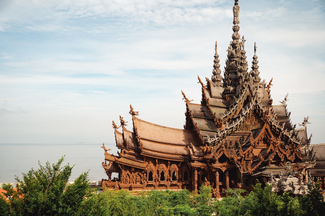 Scopri la magia dei giardini di Nongnooch a Pattaya - Sattahip District | Secret World Trip Planner
