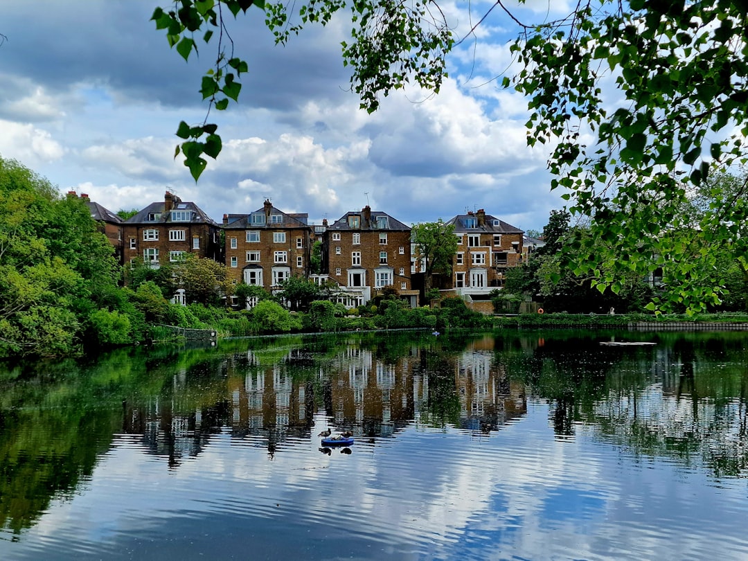 Discover Hampstead Heath: London's Hidden Gardens - Londra | Secret World Trip Planner