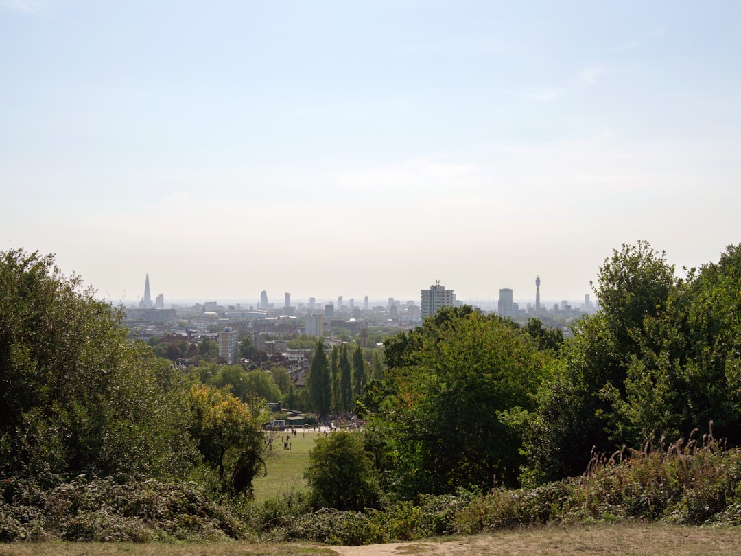 Discover Hampstead Heath: London's Hidden Gardens - Londra | Secret World Trip Planner