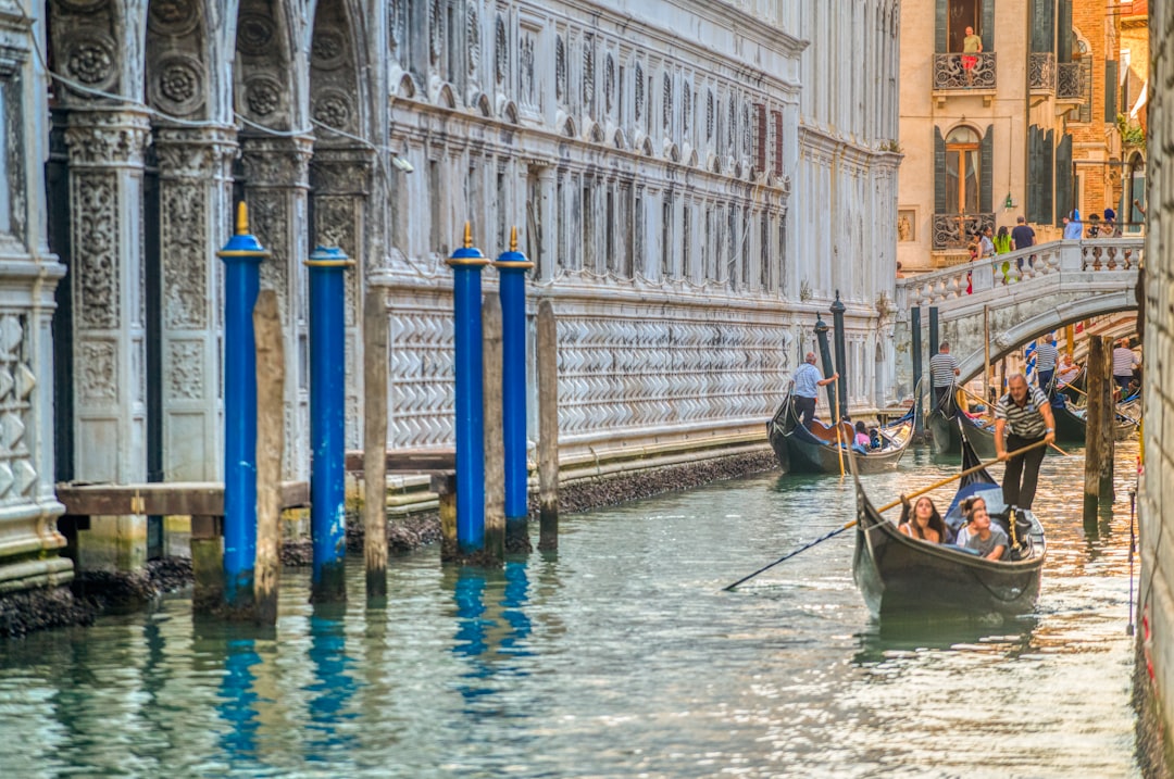 Ponte dei Sospiri: Un Gioiello Nascosto a Cambridge - St John's St | Secret World Trip Planner