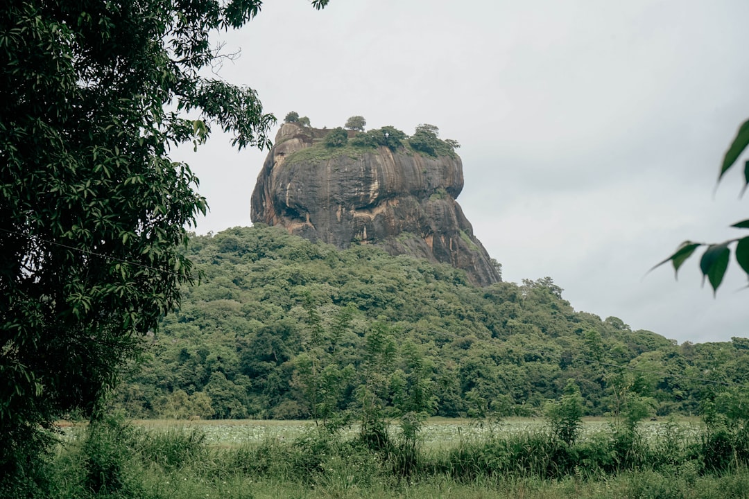 Scopri Sorabora Wewa: un gioiello storico nel cuore dello Sri Lanka - Badulla | Secret World Trip Planner