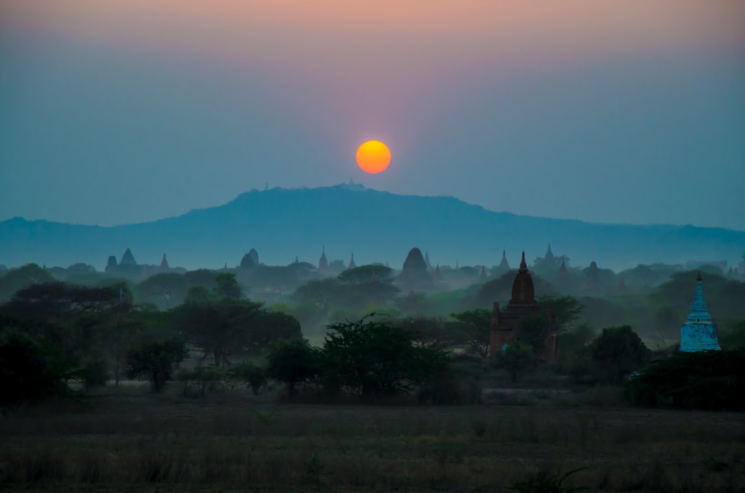 Entdecke den Schlaf in Myanmar: Eine Reise in Ruhe und Gelassenheit — Kyengru