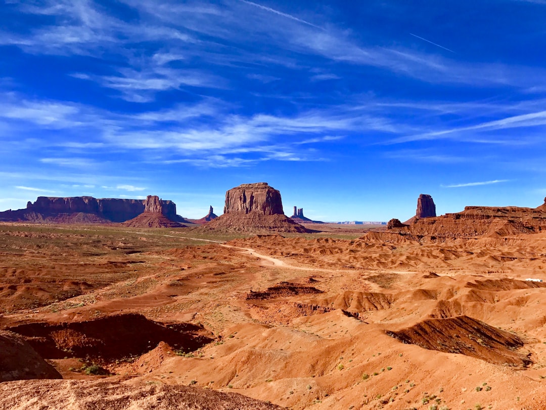 Monument Valley: a Journey into the Heart of the American West — Yulin