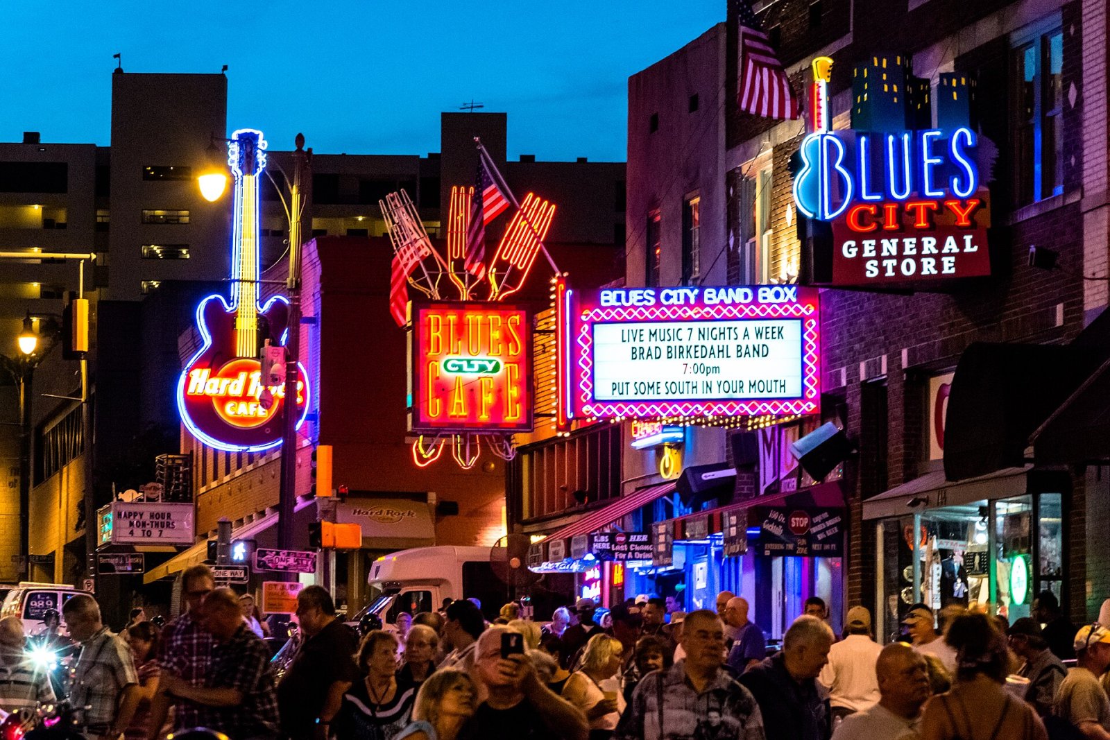 Entdecken Sie Beale Street in Memphis: das pulsierende Herz des Blues