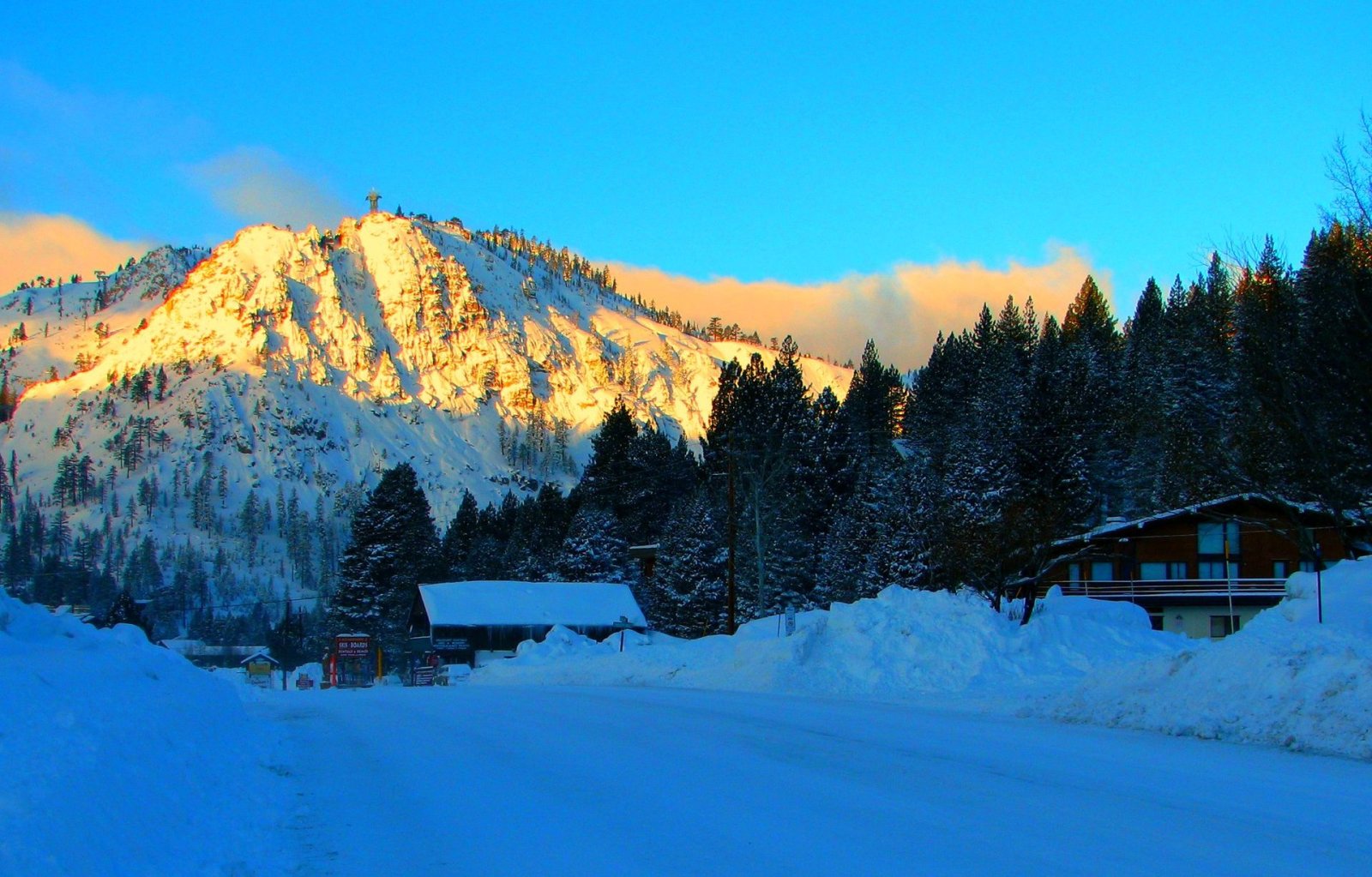 Entdecken Sie das Stowe Mountain Resort: das Paradies für Schneeliebhaber - GQGJ+4H Koyandyozek | Secret World Trip Planner