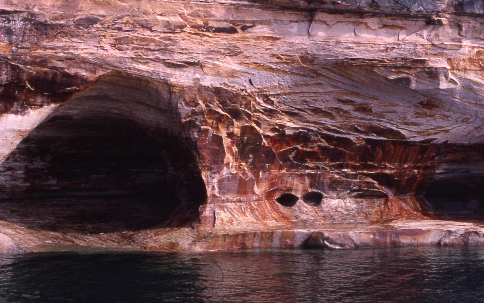 Pictured Rocks National Lakeshore: un gioiello naturale nel Michigan | Secret World Trip Planner