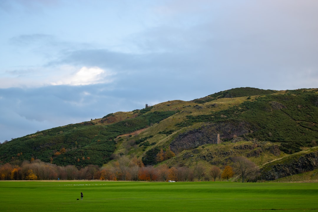 Entdecke Arthur's Seat: Der Erloschene Vulkan von Edinburgh | Secret World Trip Planner