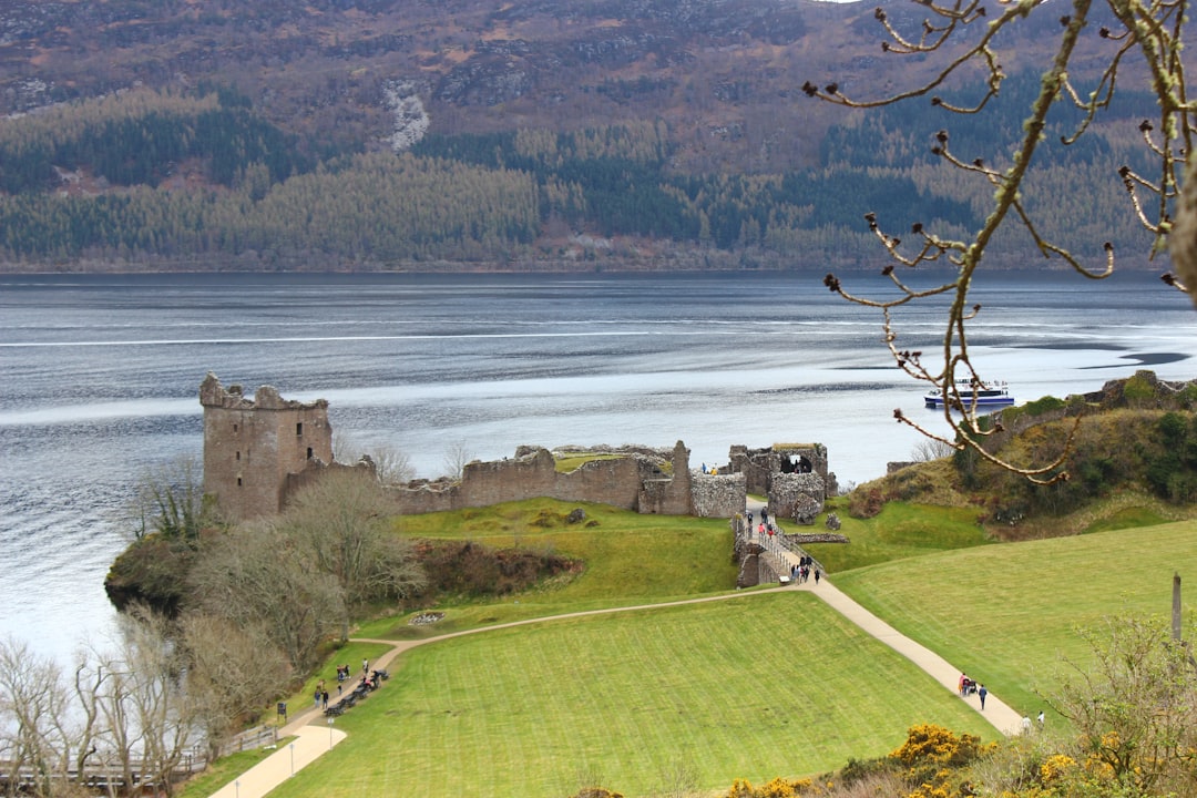 Scoprire Loch Ness: il mistero e la bellezza della Scozia | Secret World Trip Planner