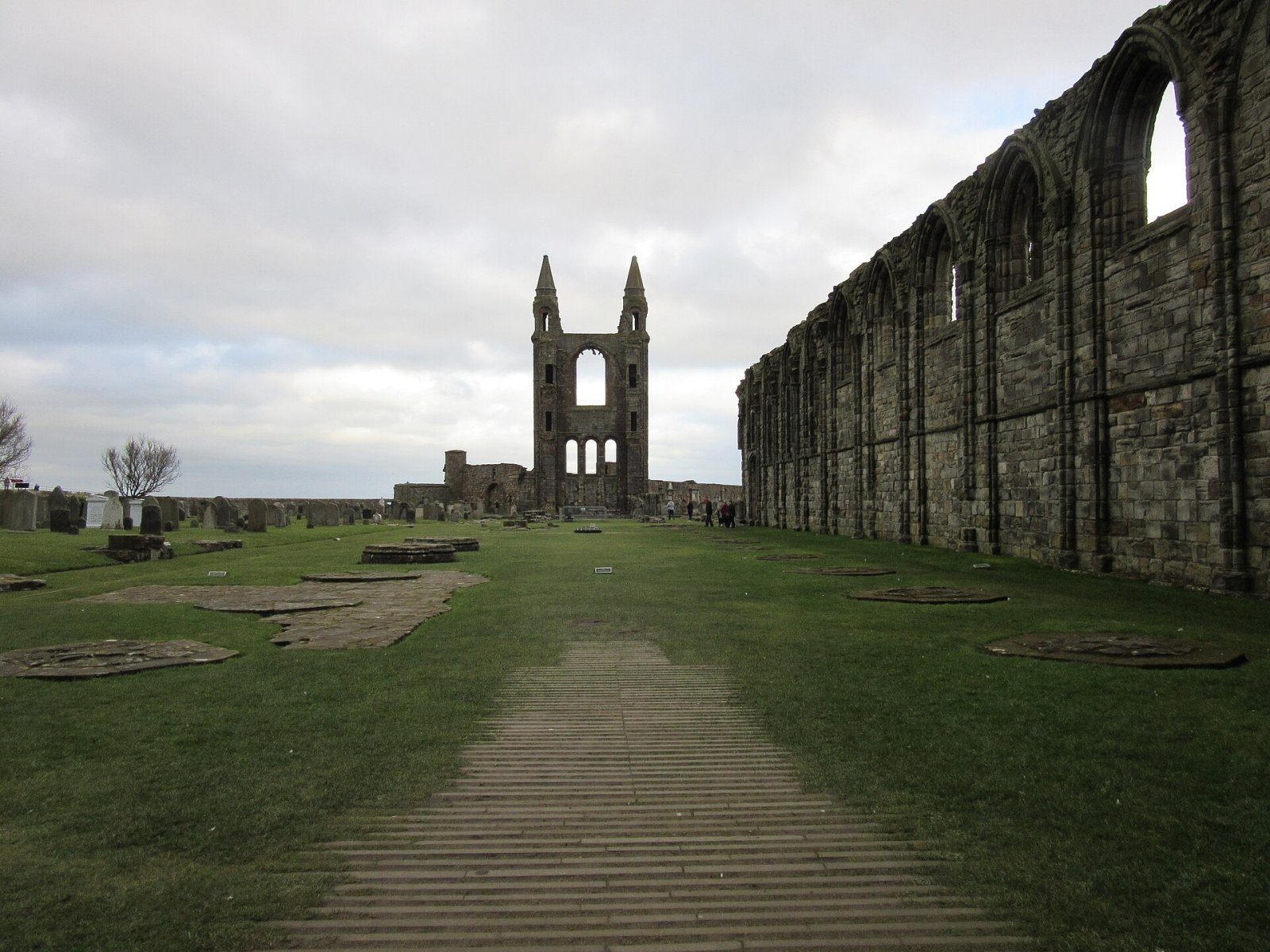 Scopri la St Andrews Cathedral: un tesoro culturale della Scozia